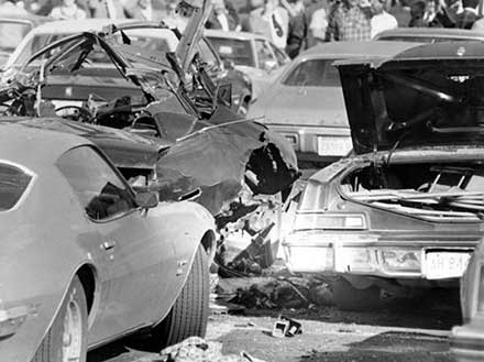 Aftermath of bomb that killed Danny Greene, 1977